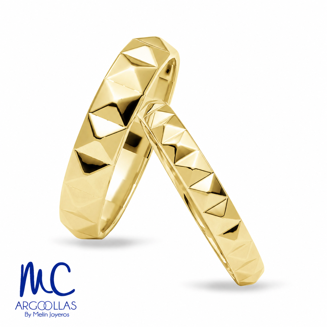Set de argollas de matrimonio de oro amarillo 10k y 14k · con diamante