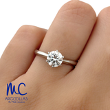 Anillo de compromiso de diamante de laboratorio 1.02 ct · corte redondo brillante · color E · claridad VVS2 · oro blanco 14k