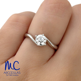 Anillo de compromiso de diamante de laboratorio 0.55 ct · corte redondo brillante · color E · claridad VVS2 · oro blanco 14k
