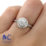 Anillo de compromiso de diamante de laboratorio 0.63 ct · corte redondo brillante · color D · claridad VVS2 · oro blanco 14k · modelo 638426075