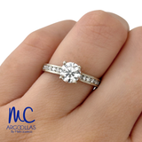 Anillo de compromiso de diamante de laboratorio 1.03 ct · corte redondo brillante · color F · claridad VVS2 · oro blanco 14k · modelo 702523246