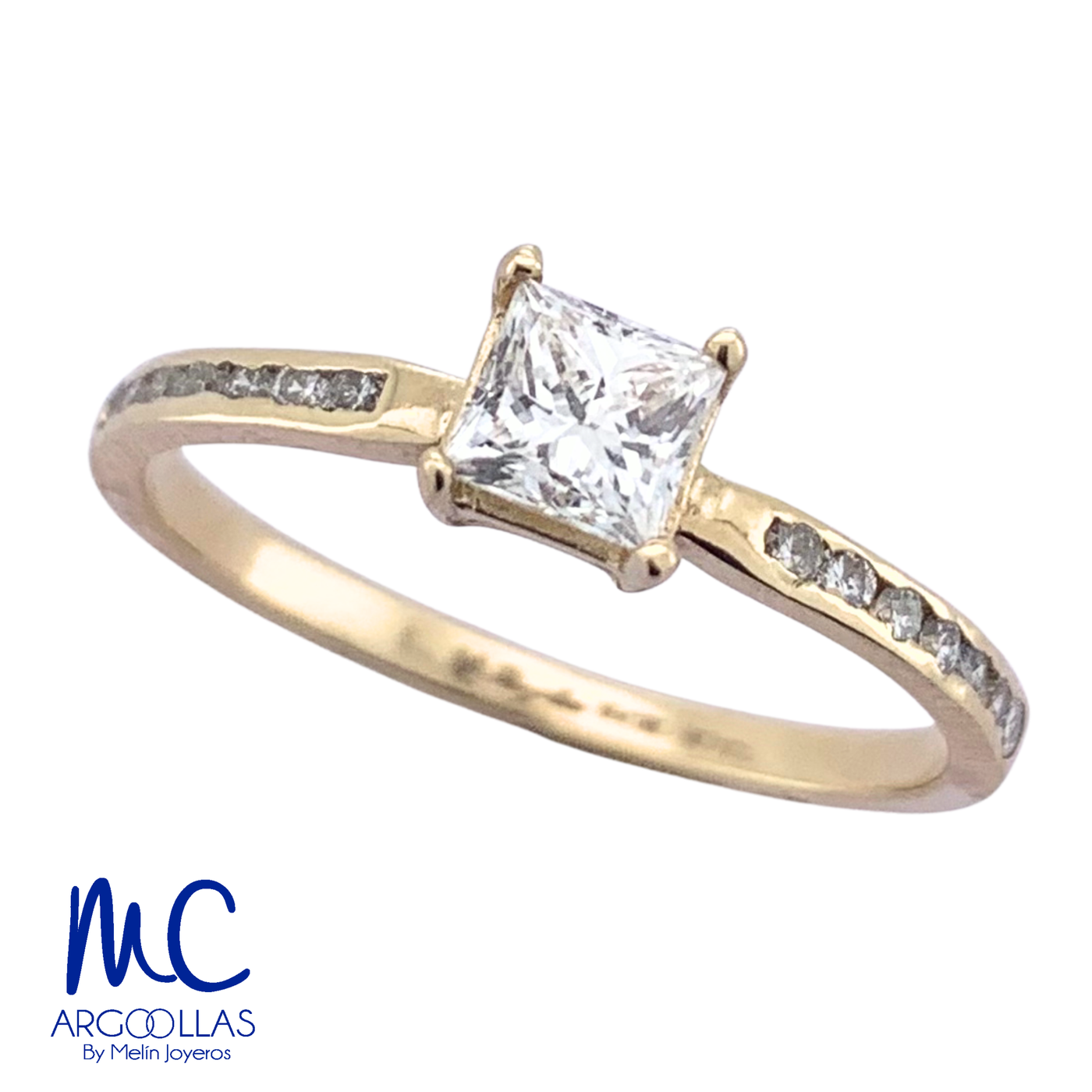 Anillo de compromiso de diamante natural 0.54 ct · corte princess cut · color G-H · claridad SI1 · oro amarillo 14k
