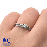 Anillo de compromiso de diamante natural 0.22 ct · corte redondo brillante · color G-H · claridad SI1 · oro blanco 14k