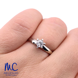 Anillo de compromiso de diamante natural 0.25 ct · corte redondo brillante · color G-H · claridad SI1 · oro blanco 14k · modelo F4908