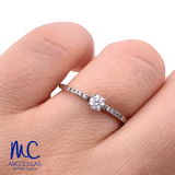 Anillo de compromiso de diamante natural 0.19 ct · corte redondo brillante · color G-H · claridad SI1 · oro blanco 14k
