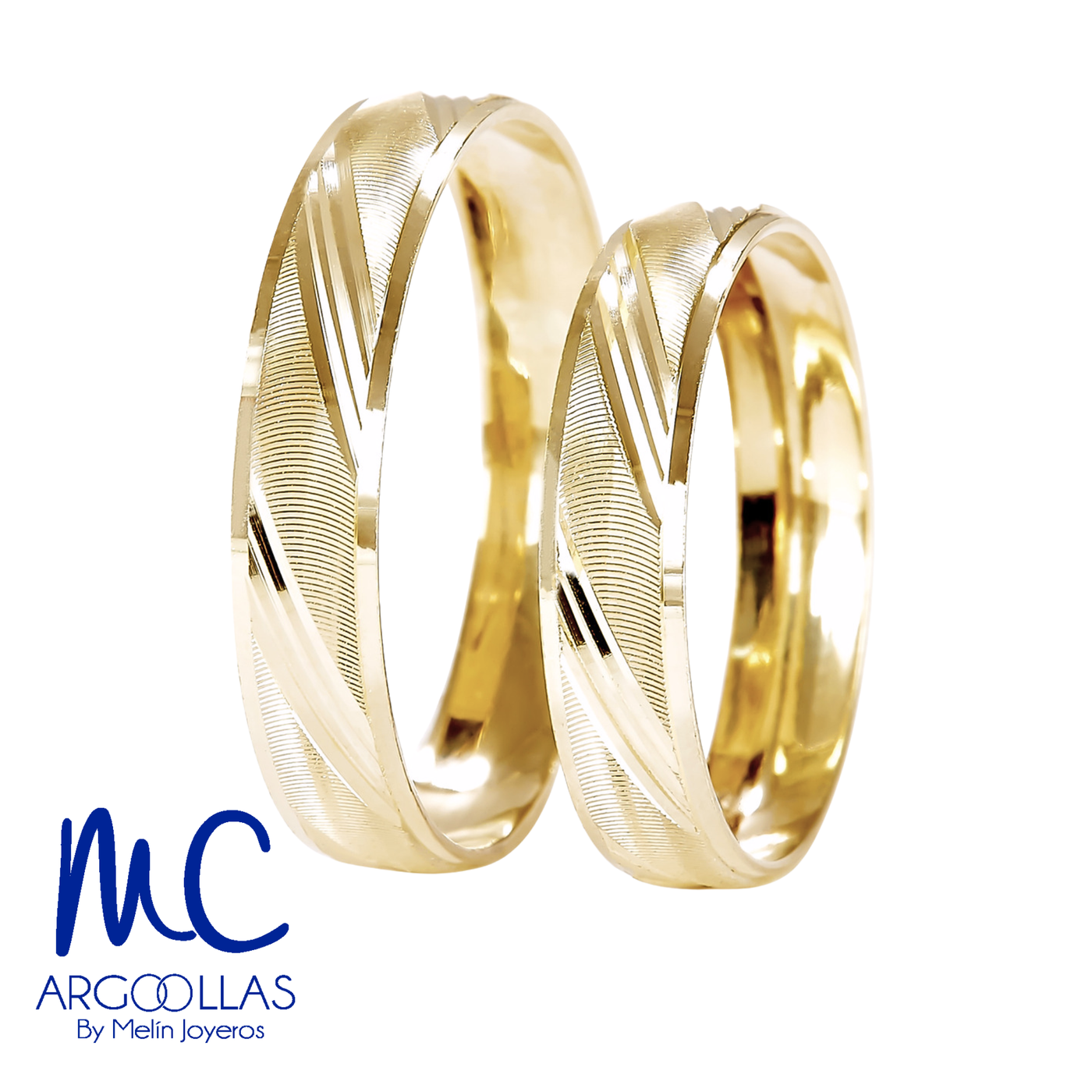 Argolla de matrimonio diagonal de oro amarillo 10k · estilo confort · acabado labrado