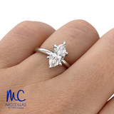 Anillo de compromiso de diamante de laboratorio 1.0 ct · corte marquesa · color E · claridad VVS2 · oro blanco 14k