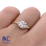 Anillo de compromiso de diamante de laboratorio 0.94 ct · corte redondo · color D · claridad VVS2 · oro amarillo 14k – vista 4