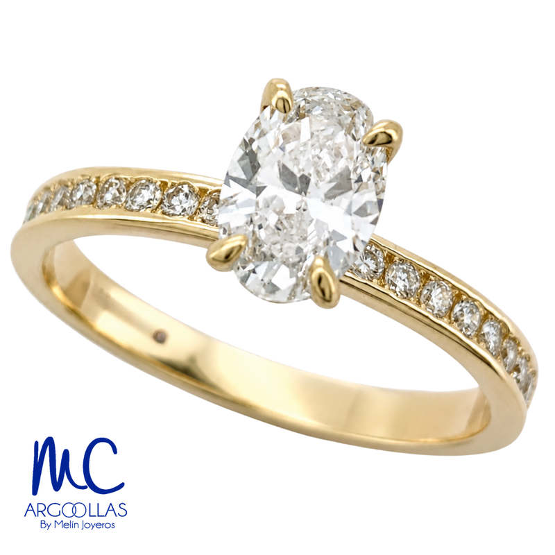 Anillo de compromiso de diamante de laboratorio 0.64 ct · corte oval brillante · color E · claridad VS1 · oro amarillo 14k