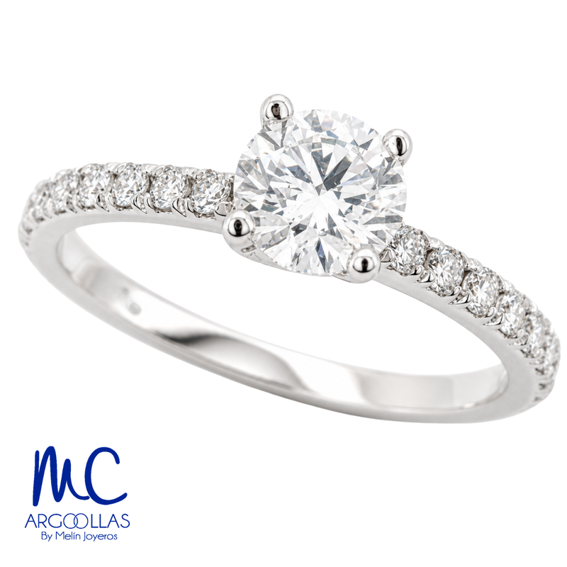 Anillo de compromiso de 0.63 ct · corte redondo brillante · color E · claridad VS2 · oro blanco 14k