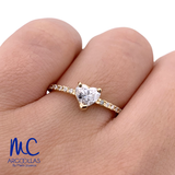 Anillo de compromiso de diamante de laboratorio 0.50 ct · corte corazón · color D · claridad VVS2 · oro amarillo 14k