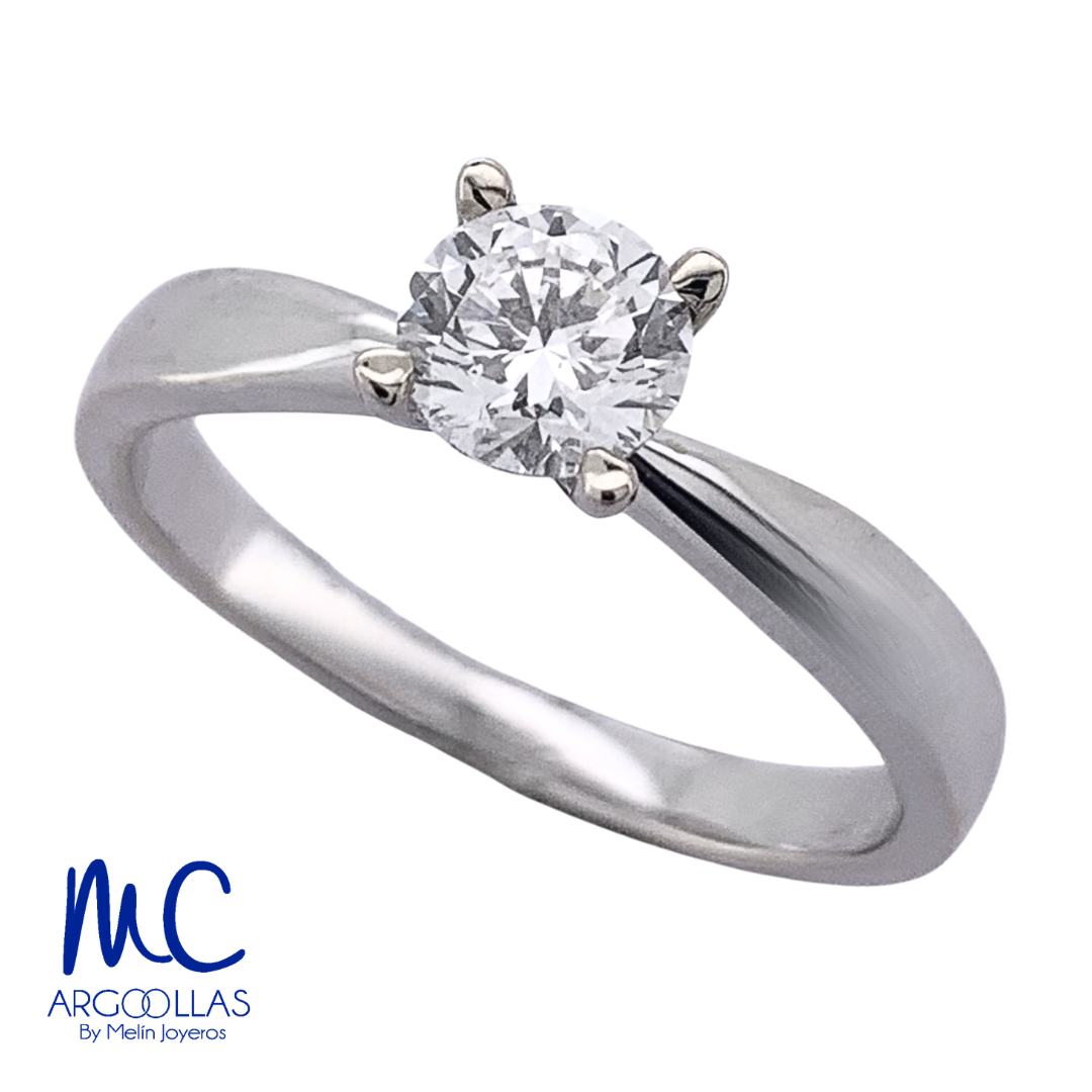 Anillo de compromiso de diamante de laboratorio 0.55 ct · corte redondo brillante · color D · claridad VVS1 · oro blanco 14k